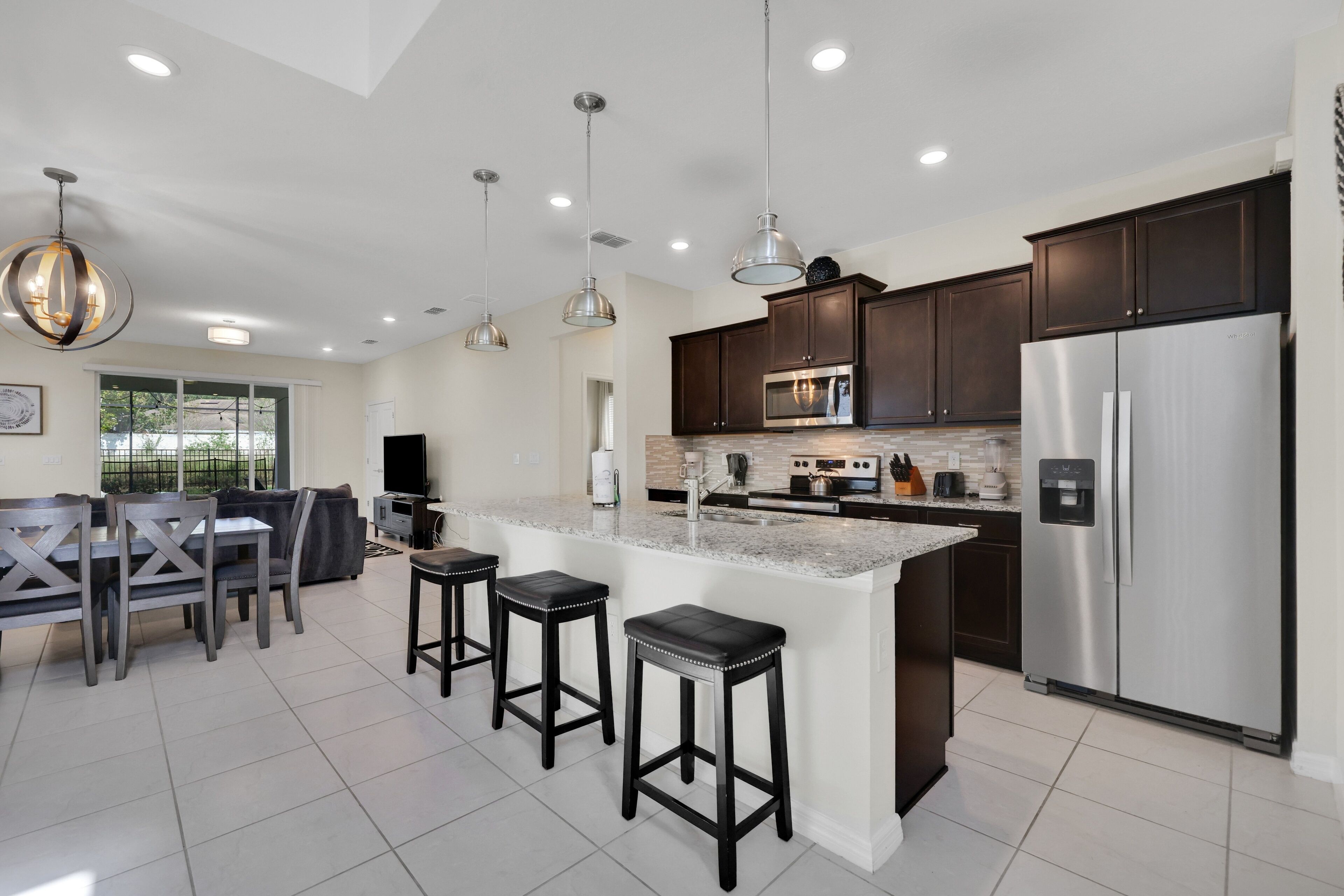 Réfrigérateur, micro-ondes, four, lave-vaisselle