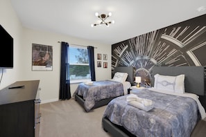 Silitysrauta/-lauta, Wi-Fi, vuodevaatteet