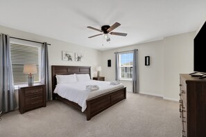 6 slaapkamers, een strijkplank/strijkijzer, wifi, beddengoed