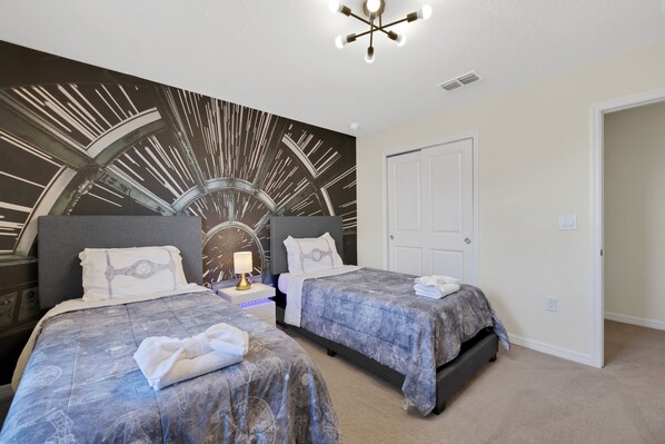 Silitysrauta/-lauta, Wi-Fi, vuodevaatteet