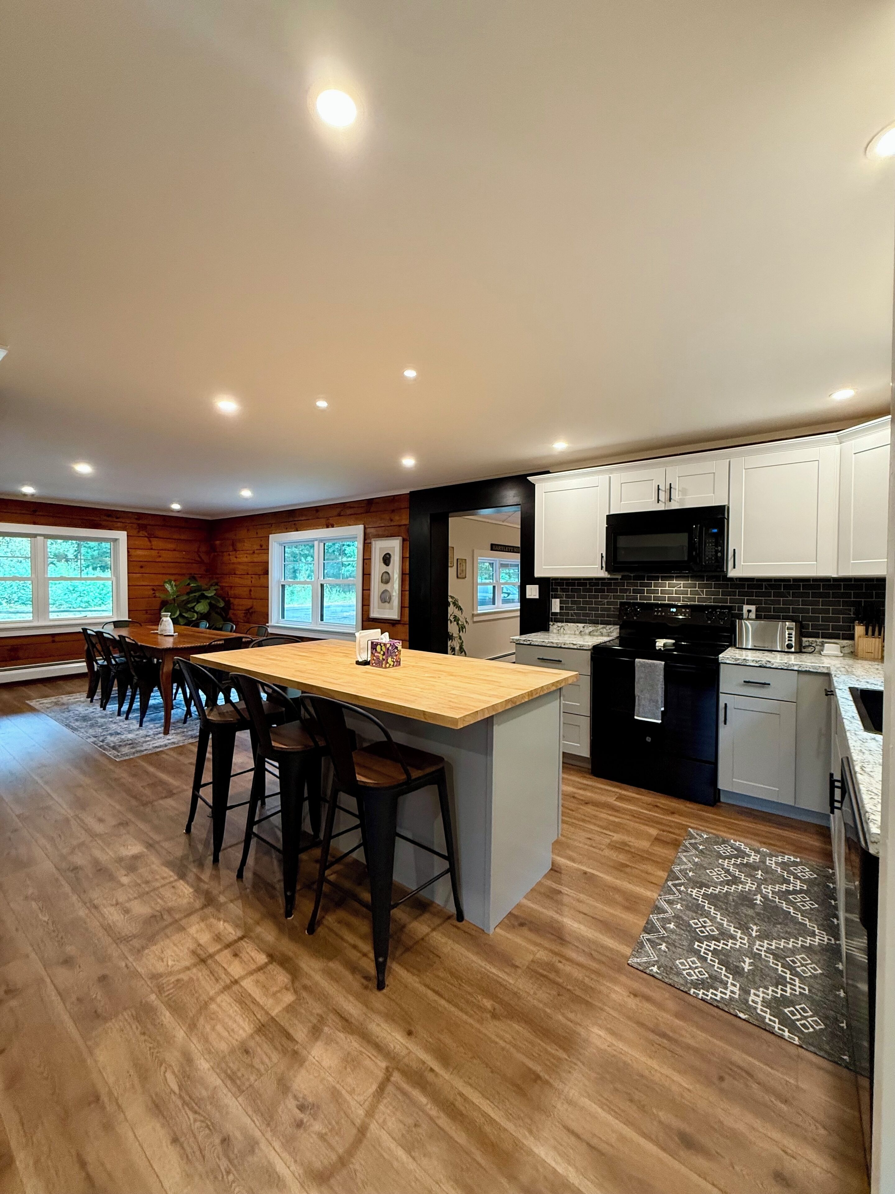 Frigorífic, microones, forn i placa de cuina 