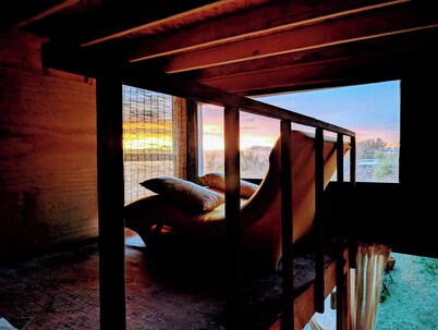 Hills Cottage with Panoramic Views & Hot Tub. Pet Friendly!