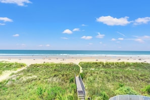 On the beach - Oceanfront Windcrest 303 -3BR/3BA -Pool (North Myrtle Beach)