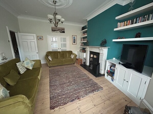 Smart TV, fireplace, books