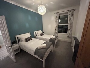 3 chambres, fer et planche à repasser, lit parapluie, Wi-Fi