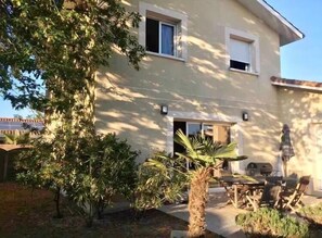 Outdoor dining - House Gujan Mestras, Bassin d'Arcachon Quartier La Hume Ideal family, 6 pers (Gujan Mestras)