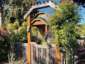 Exterior - Artist/Writer retreat- fab breakfast! (Corvallis)