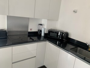 Mikrowelle, Ofen, Herdplatte, Geschirrspüler