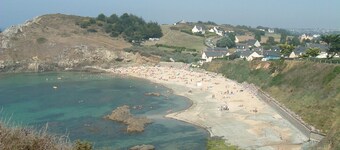 For rent, single-storey farmhouse with large grounds.