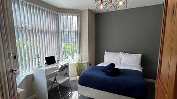 5 quartos, ferros/tábuas de passar roupa, Wi-Fi, roupa de cama