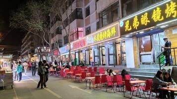 Khu ẩm thực ngoài trời