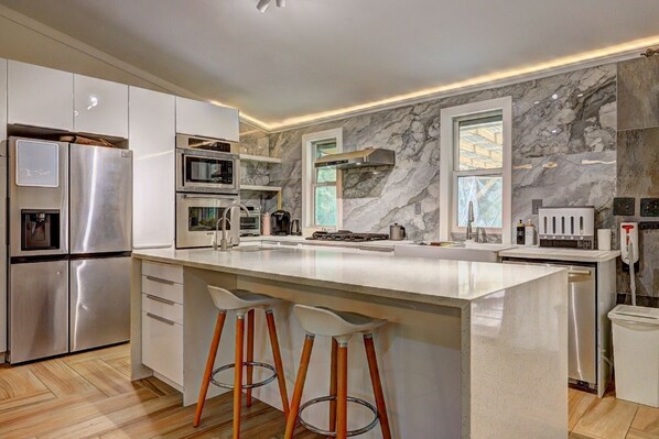 Fridge, microwave, oven, stovetop