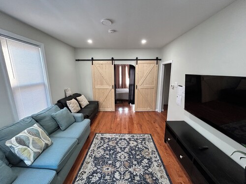 Modern Oasis: 8 guests 25 min from NYC
