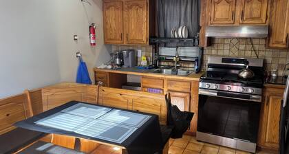 Modern Oasis: 8 guests 25 min from NYC