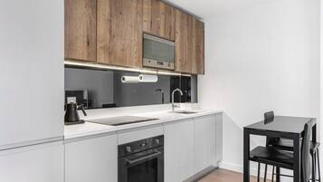 Apartment | Private kitchen | Fridge, microwave, oven, stovetop