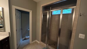 Shower, towels, toilet paper - Very private 4 bedroom house with community pool (Rehoboth Beach)