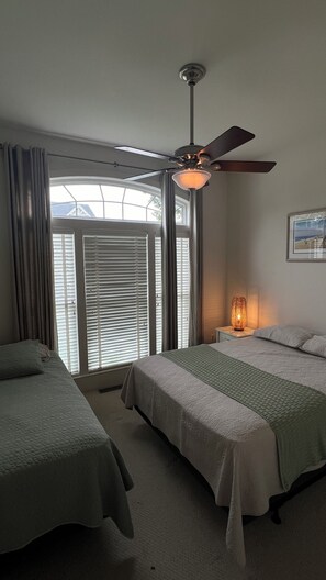 4 bedrooms, free WiFi, bed sheets - Very private 4 bedroom house with community pool (Rehoboth Beach)