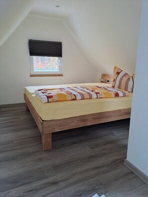 2 bedrooms, travel crib, WiFi, bed sheets - Vacation home Hirschturmblick- Cozy vacation home with terrace and playground (Dippoldiswalde)