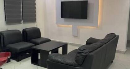 Spacious 1 bed flat in estate and maintained security