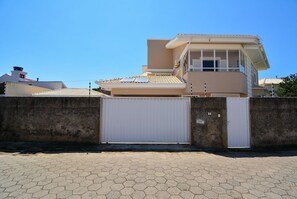Villa | Exterior - Casa com Piscina Morro das Pedras (Florianopolis)