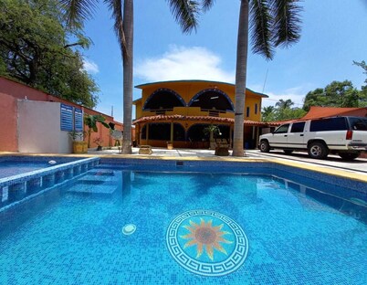 BEACH VILLA SUNNY HOUSE, FAMILY FRIENDLY, PET FRIENDLY, SPACIOUS, CLEAN, SAFE
