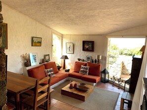 Living area - Charming villa in Marine de Davia – 50m from beach, sea view & stunning sunsets (Corbara)