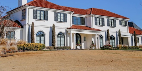 Cozy Downtown Escape With Full Kitchen 32A