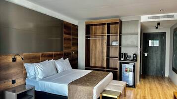 Double or Twin Room | Free minibar, desk, laptop workspace, free WiFi