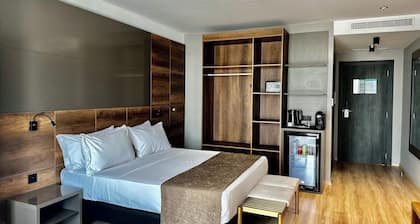 ONYX By Luna Hotel