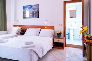 Bureau, espace de travail pour ordinateur portable, Wi-Fi gratuit