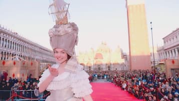 Bàn, khu vực làm việc phù hợp cho laptop