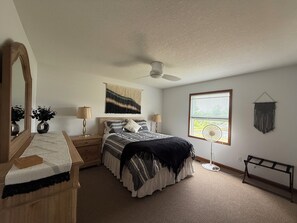 3 bedrooms, iron/ironing board, free WiFi, bed sheets - Charming 3-bedroom countryside house in Leelanau County (Cedar)