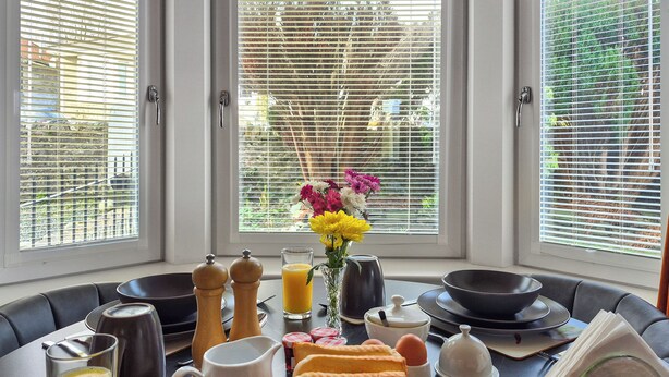 Dining - 1 bedroom accommodation in Dunoon (Dunoon)