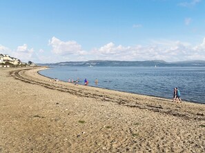 Surrounding area | Lena’s Corner, Dunoon
