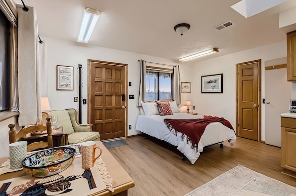 Bureau, Wi-Fi gratuit, draps fournis