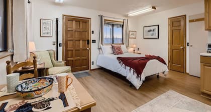 Cozy Hilltop Casita W/ Panoramic Views