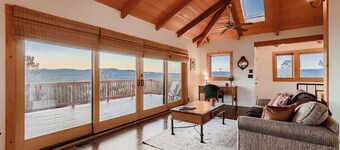 Scholar's Retreat - Panoramic Views