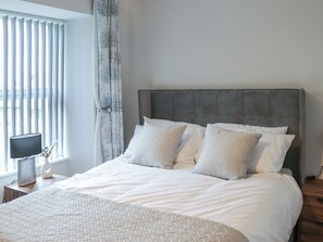 3 bedrooms, free WiFi, bed sheets