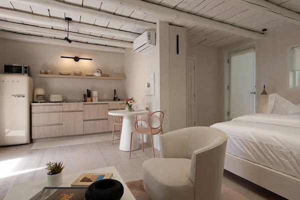 Luksusstudio | Blendingsgardiner, strykejern/-brett og wi-fi (inkludert)