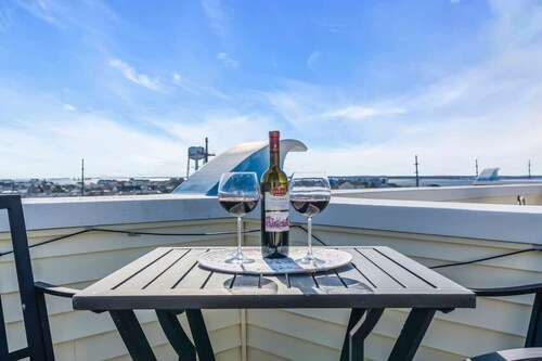 Rooftop with 360 Views + Free Parking