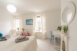 2 makuuhuonetta, silitysrauta/-lauta, ilmainen Wi-Fi, vuodevaatteet