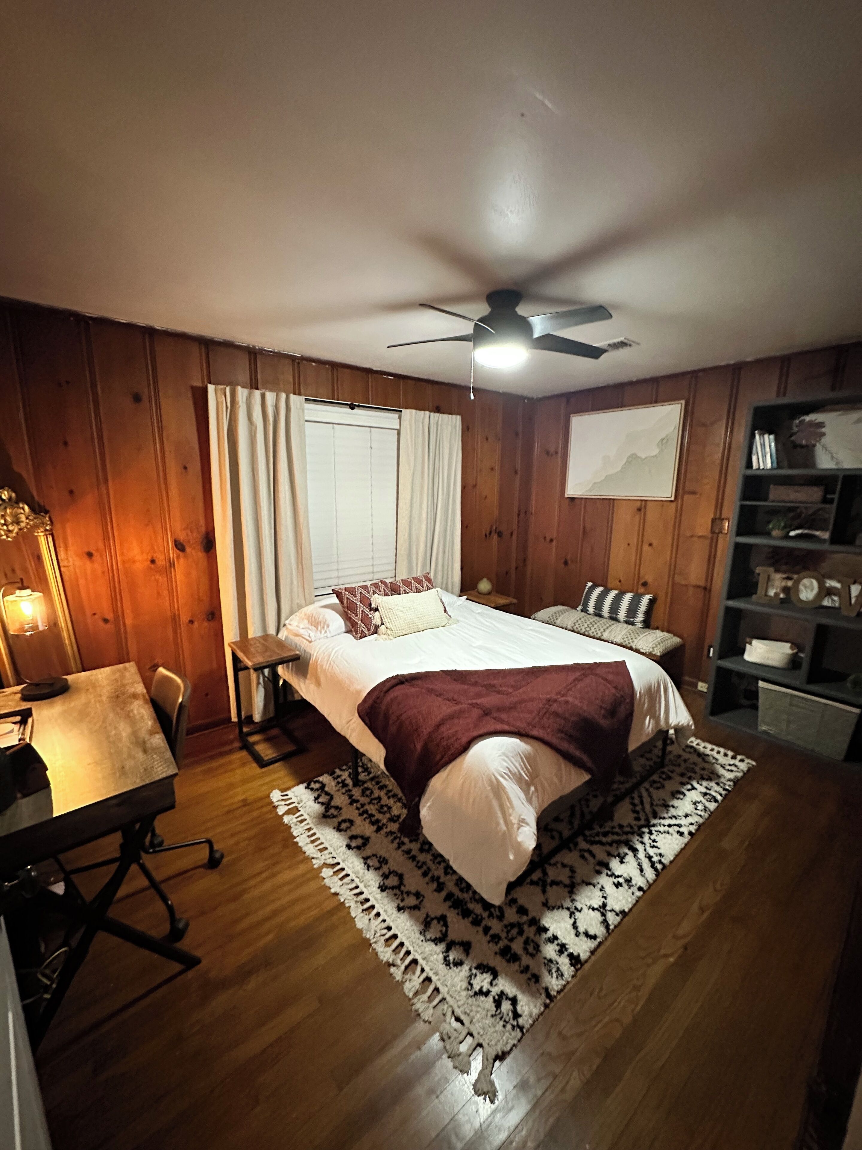 3 habitaciones, tabla de planchar con plancha, wifi y ropa de cama 