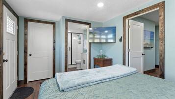 3 habitaciones, escritorio, tabla de planchar con plancha y wifi gratis