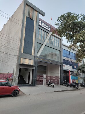 Exterior - Royal Rooms and Banquet (Lucknow)