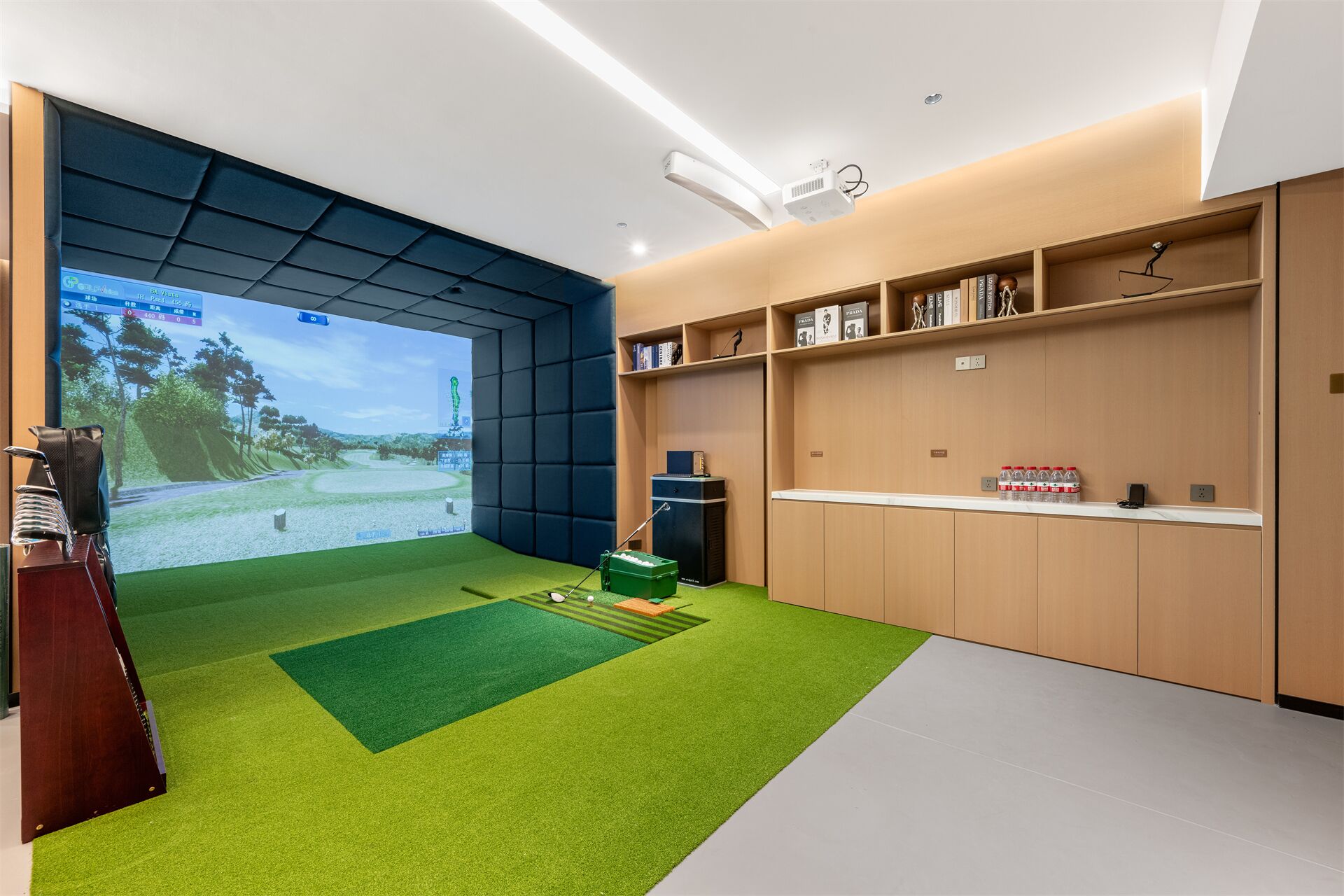室內高爾夫球練習場