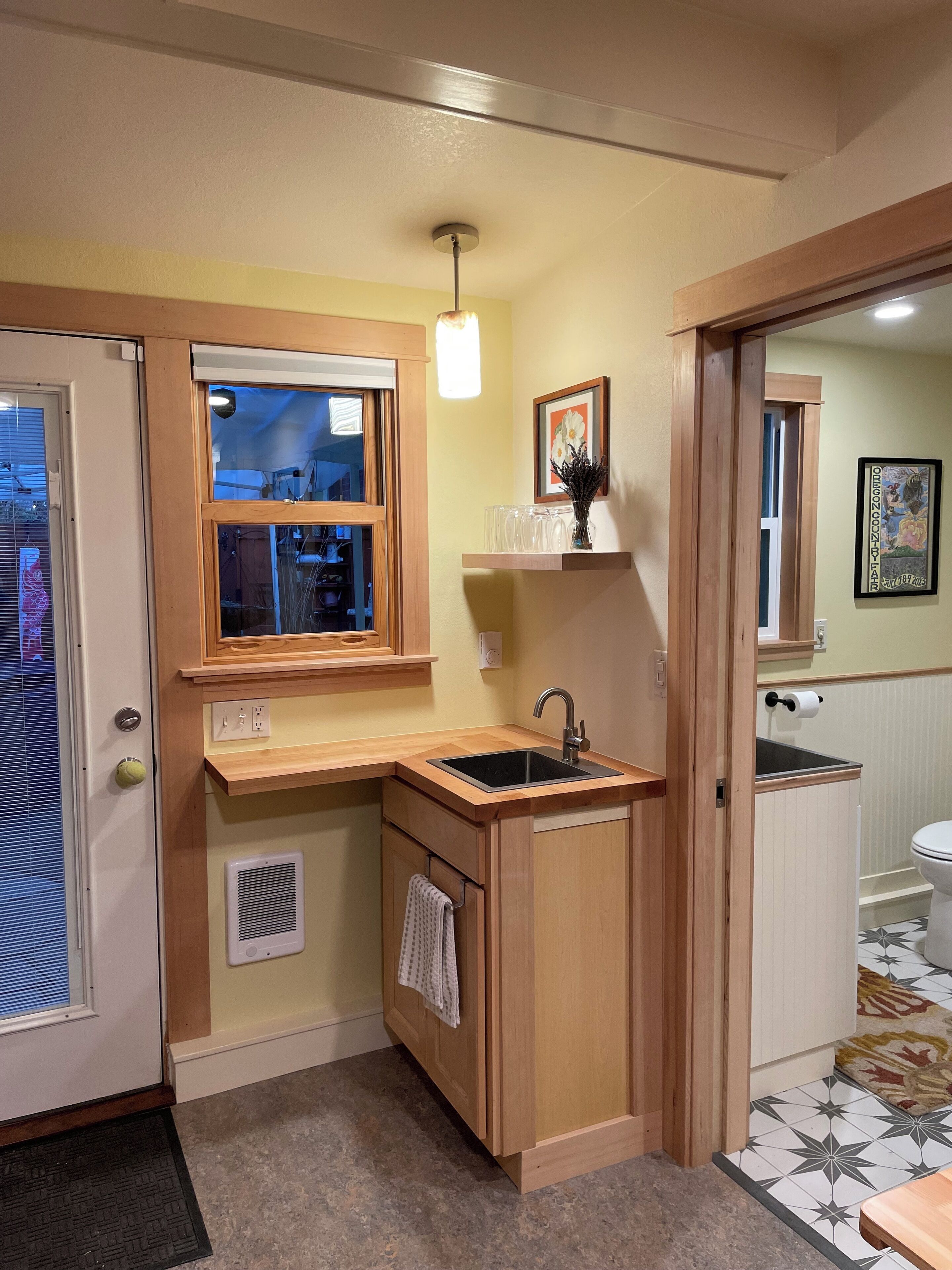 Serviettes fournies, savon, papier toilette