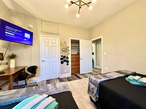 1 chambre, bureau, fer et planche à repasser, Wi-Fi