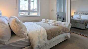 3 bedrooms, iron/ironing board, free WiFi, bed sheets