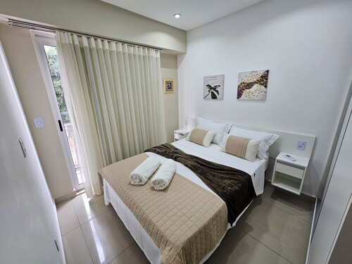 Beautiful 2 bedroom flat on the corner of Flamboyant Shopping