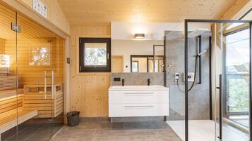 Chalet | Bathroom | Bathtub